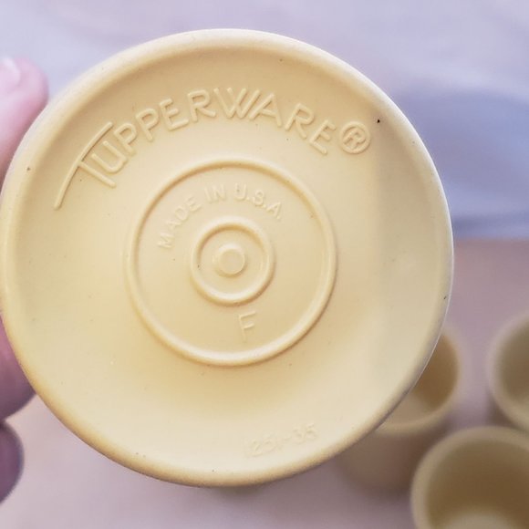 Vintage Tupperware Juice Cups 6oz Set of 5 Golden Rod 1251 Series F - Picture 3 of 4